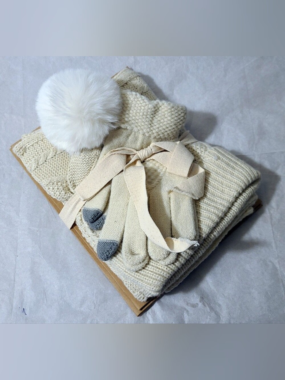 BNWT - Secret - Women's (One Size) Cream Knit Hat, Scarf and Gloves Set